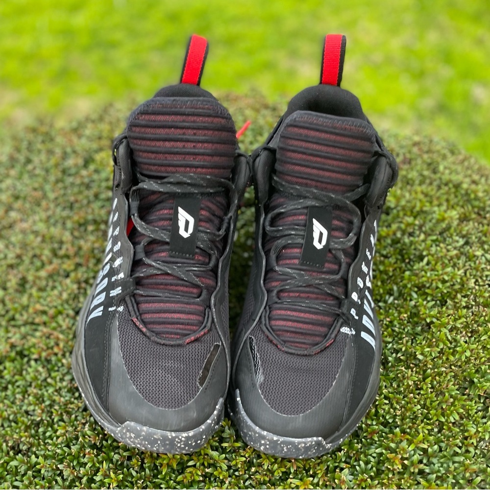 Damian Lillard Black Shoes